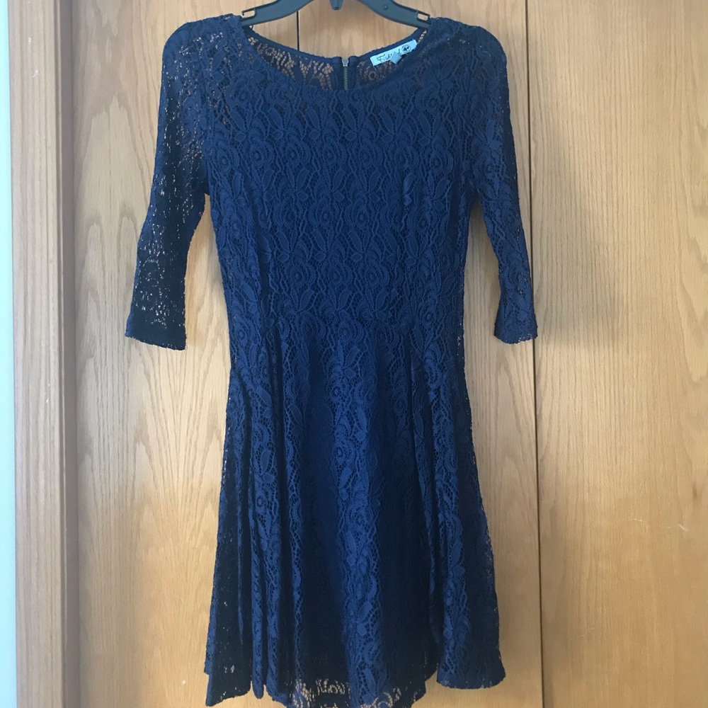 Mid-thigh dress